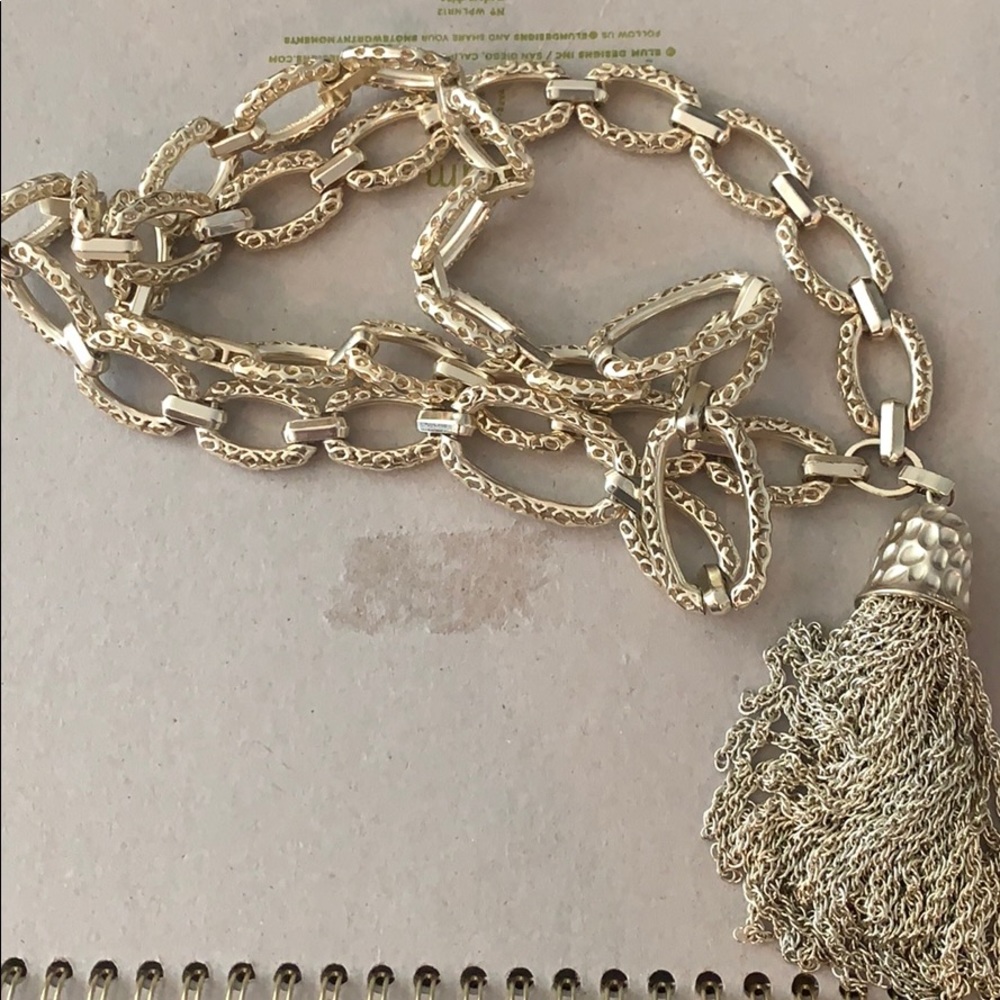 Kendra Scott necklace